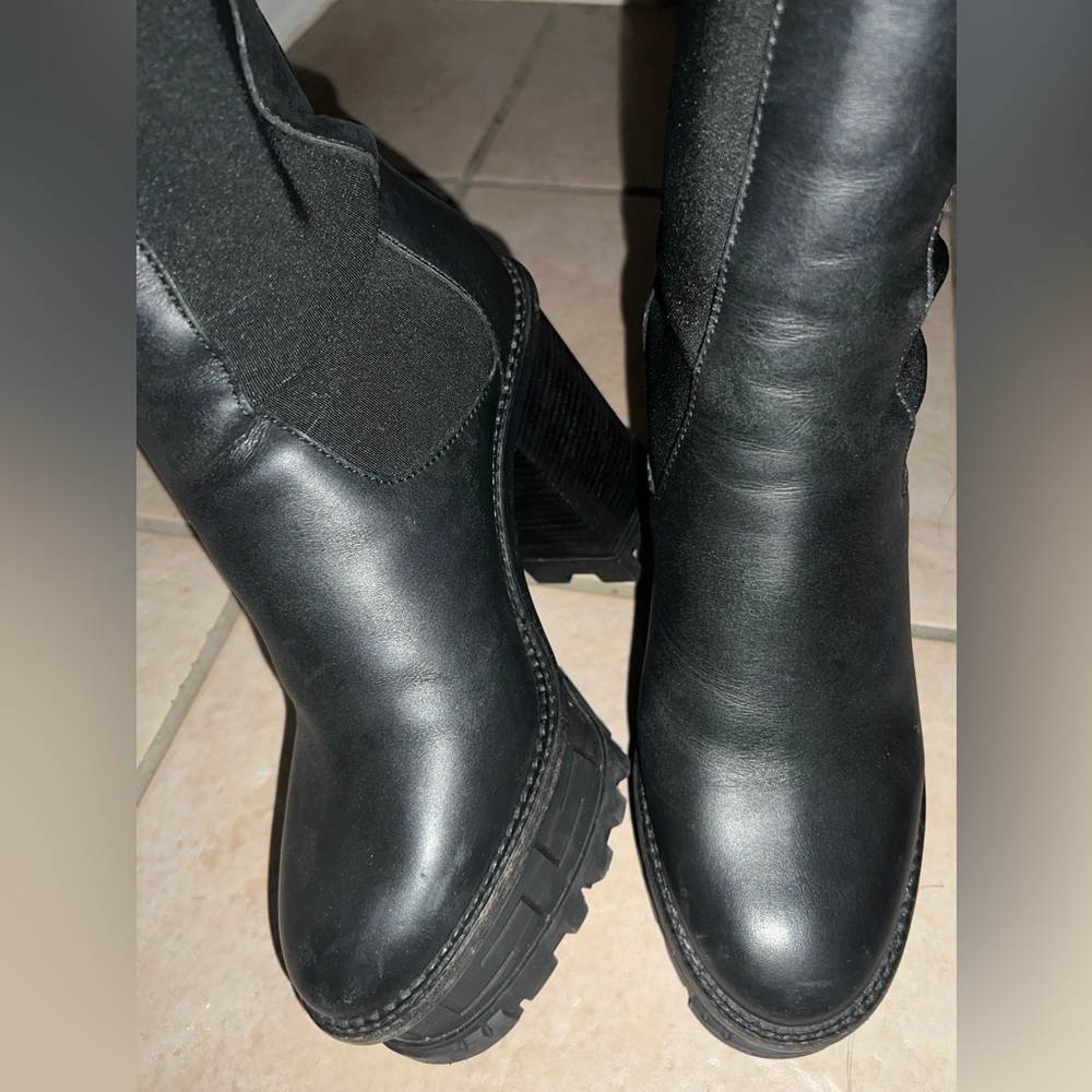 🖤♥️🤎💜💙💚Authentic Versace Greta Boots ! SERIOUS INQUIRIES ONLY